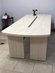 Офисный стол для переговоров